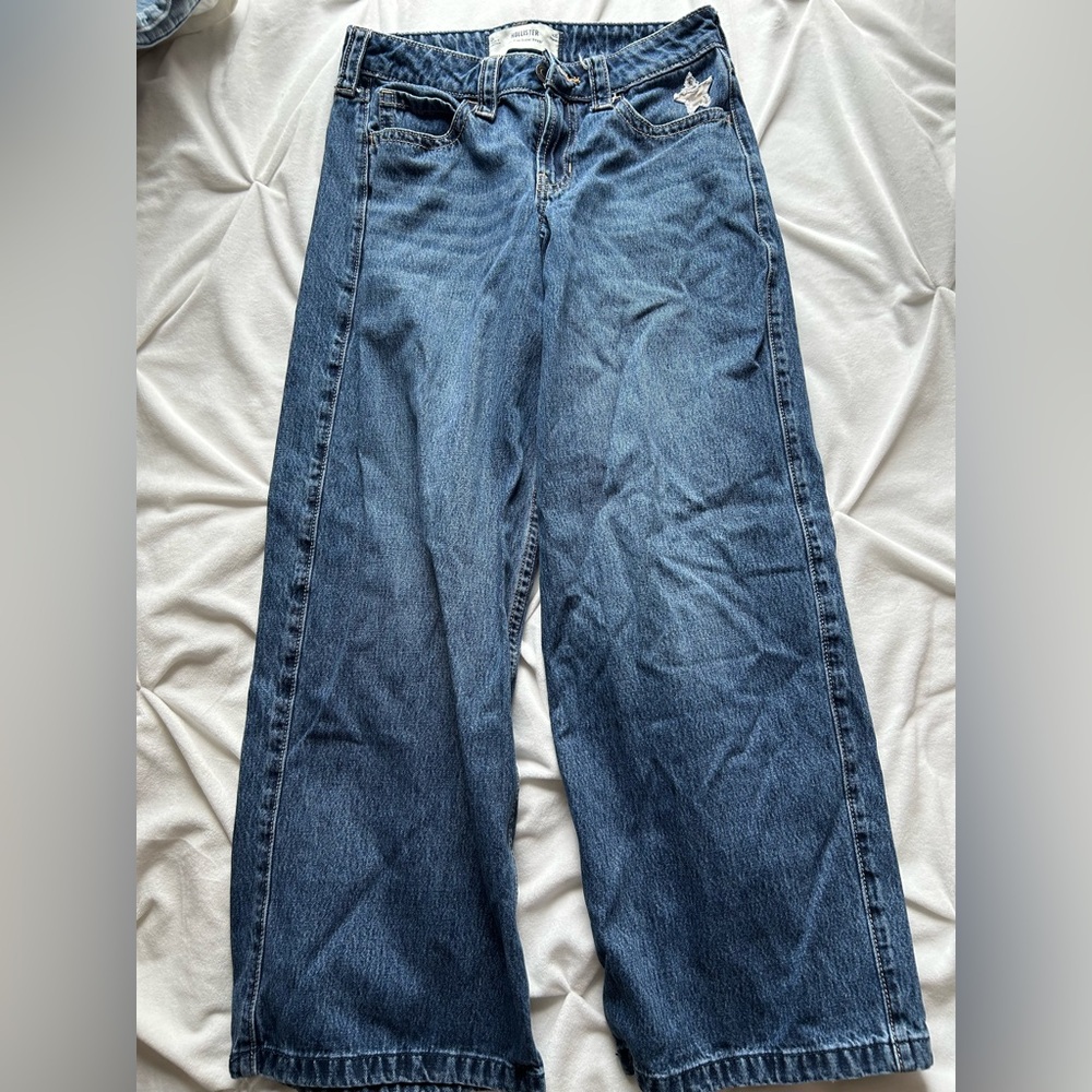 Hollister low rise denim jeans with cheetah print patch.